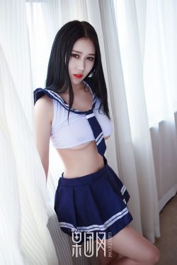 美女和男子一起